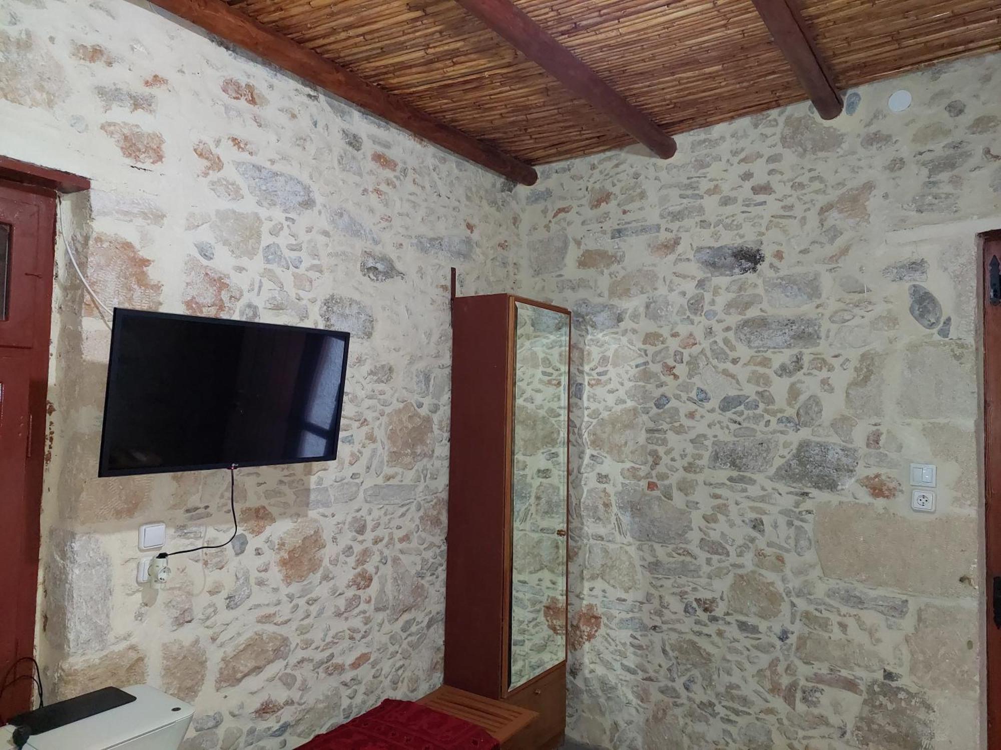 Sofiana'S Garden Retreat With Private Pool Leilighet Dhrapaniás Rom bilde